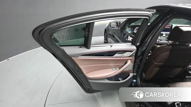 BMW 5 Series (G30) id 4201303 из Кореи 17