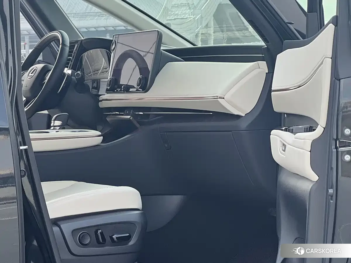 Lexus LM id 4600514 из Китая 17