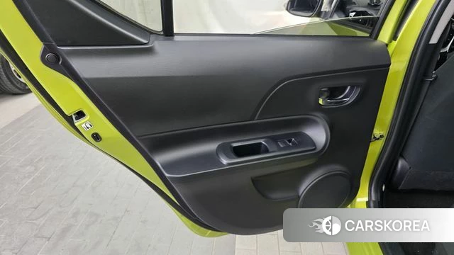 Toyota Prius C id 4760323 из Кореи 17