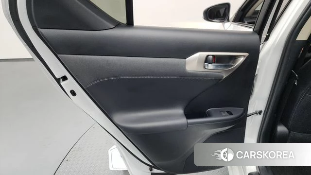 Lexus CT200h id 4615559 из Кореи 17