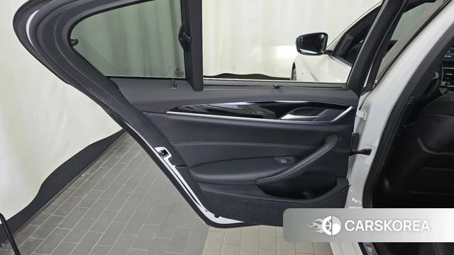 BMW 5 Series (G30) id 4530293 из Кореи 17