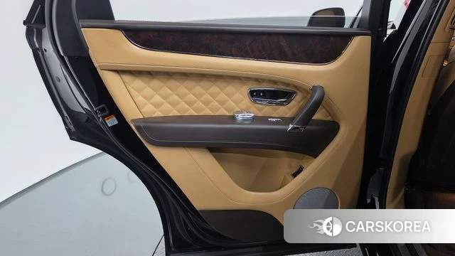 Bentley Bentayga id 4865361 из Кореи 17