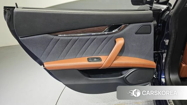 Maserati Quattroporte id 4638337 из Кореи 17