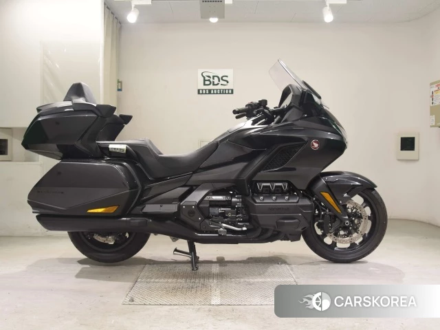 Проданный Honda GL1800 TOUR DCT 2022 из Японии