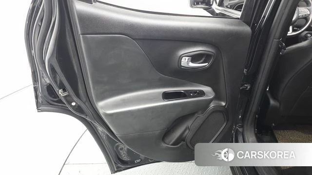 Jeep Renegade id 4572920 из Кореи 17
