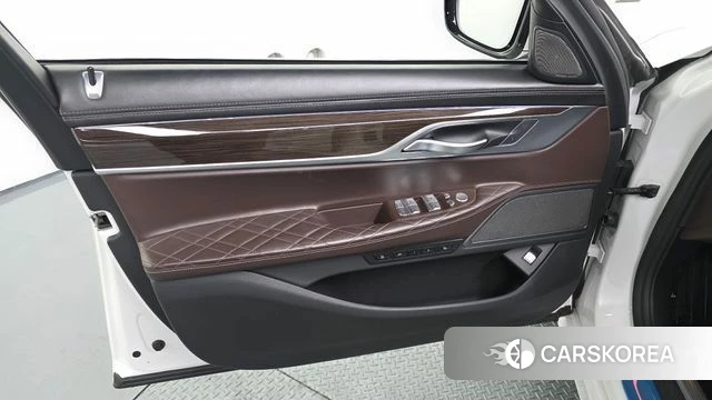 BMW 7 Series (G11) id 4187987 из Кореи 17