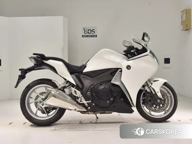 Проданный Honda VFR1200F DCT 2015 из Японии