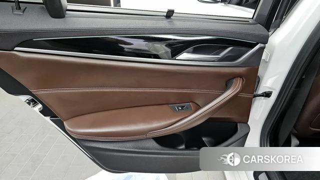 BMW 5 Series (G30) id 4378079 из Кореи 17