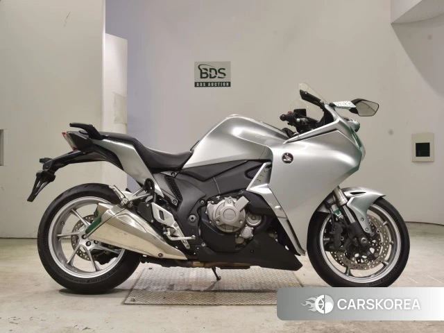 Проданный Honda VFR1200F DCT 2010 из Японии, фото 2