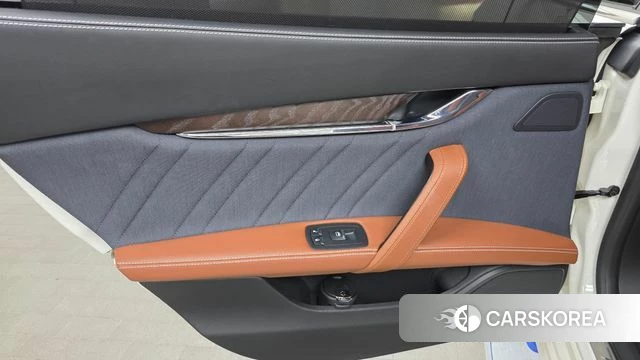 Maserati Quattroporte id 4459296 из Кореи 17