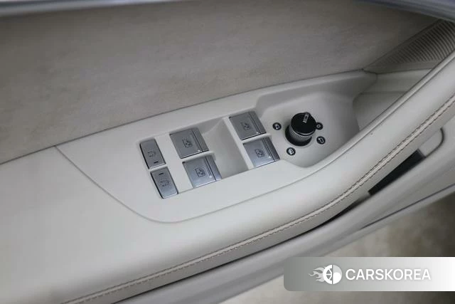 Audi A6L id 4278830 из Китая 17