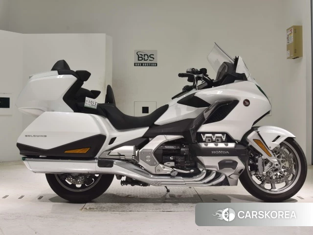 Проданный Honda GL1800 TOUR DCT 2022 из Японии