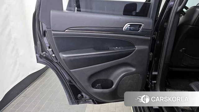 Jeep Grand Cherokee id 4225460 из Кореи 17