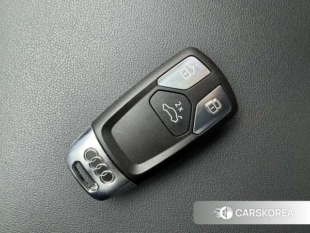Audi Q5L id 4257311 из Китая 17