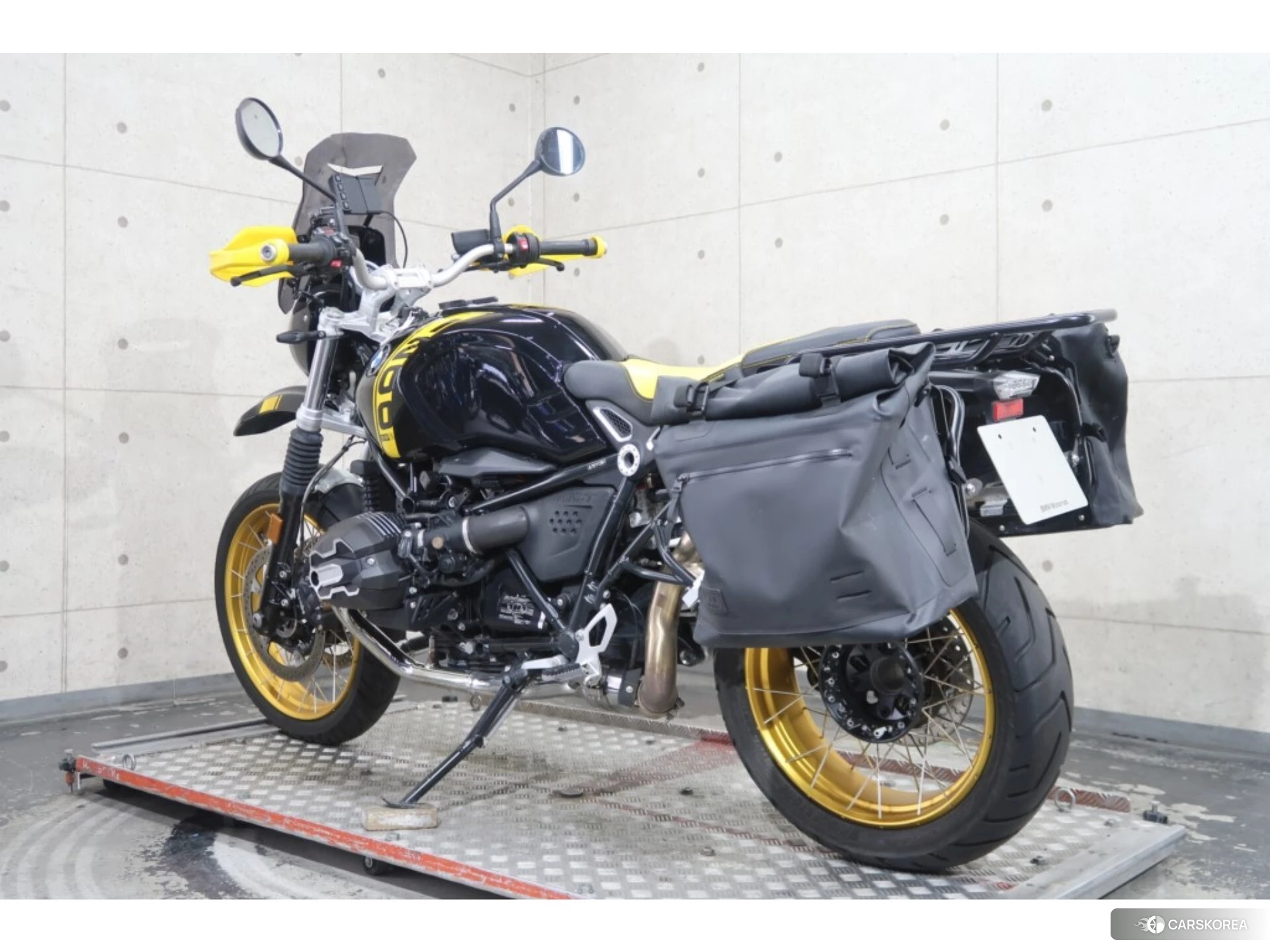 BMW R NINE T URBAN GS id 4379943 из Японии 17