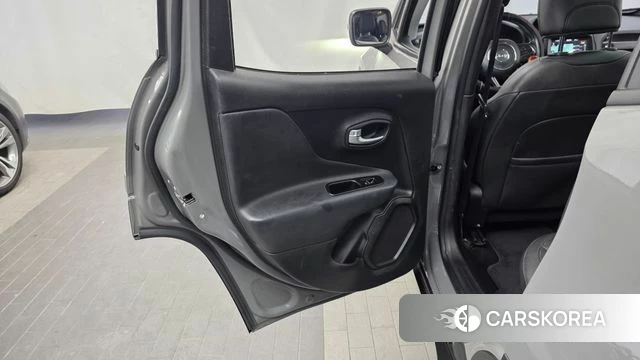 Jeep Renegade id 4294529 из Кореи 17