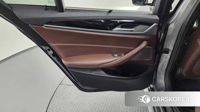 BMW 5 Series (G30) id 4186295 из Кореи 17