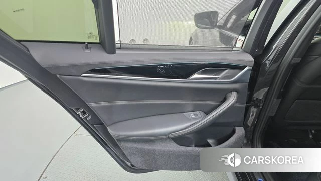 BMW 5 Series (G30) id 4530532 из Кореи 17