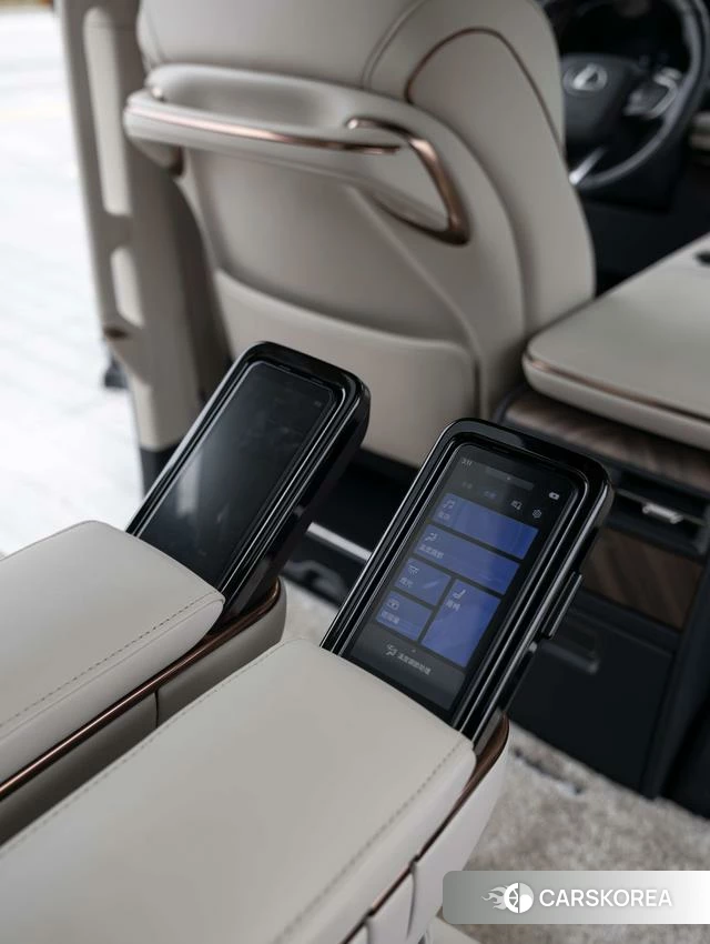 Lexus LM id 4300044 из Китая 17