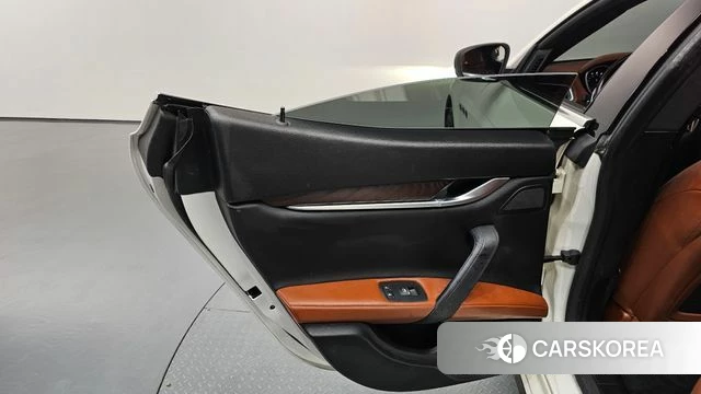 Maserati Ghibli id 4430456 из Кореи 17