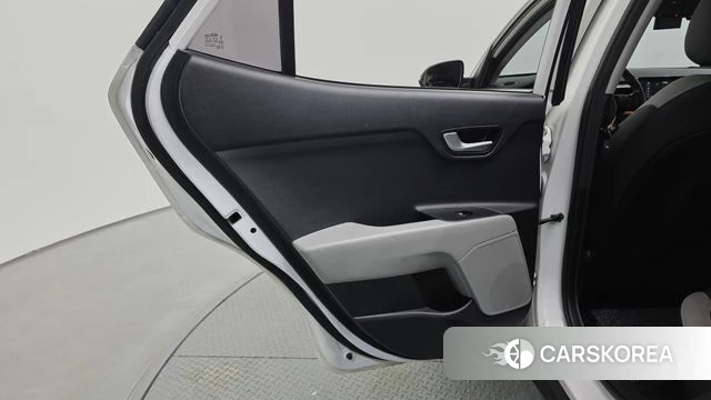 Kia Stonic id 4543499 из Кореи 17