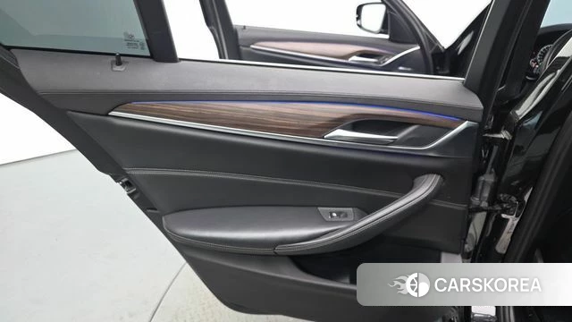 BMW 5 Series (G30) id 4689327 из Кореи 17