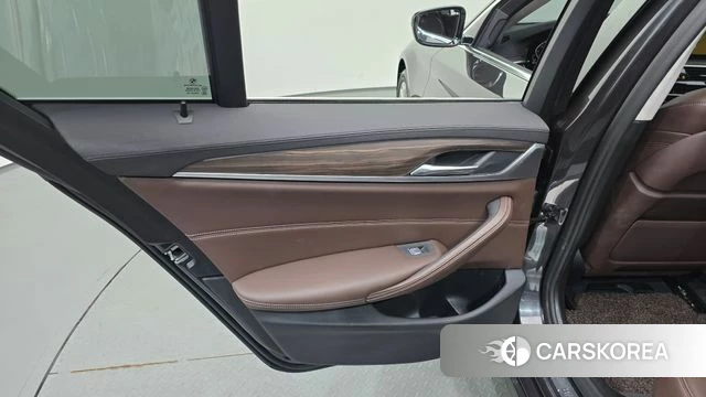 BMW 5 Series (G30) id 4542937 из Кореи 17