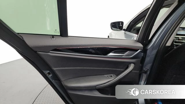 BMW 5 Series (G30) id 4196981 из Кореи 17