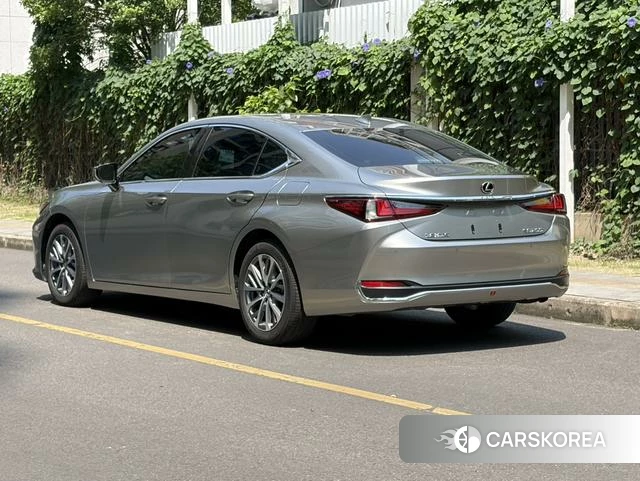 Lexus ES id 4300147 из Китая 17