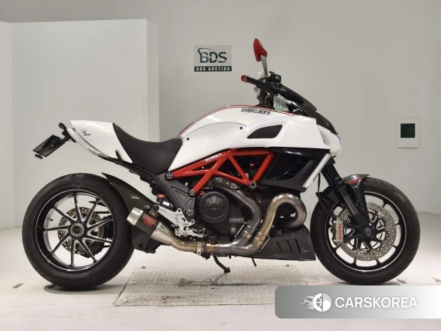 Проданный Ducati DIAVEL 2011 из Японии, фото 2