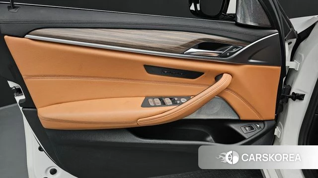 BMW 5 Series (G30) id 4435125 из Кореи 17