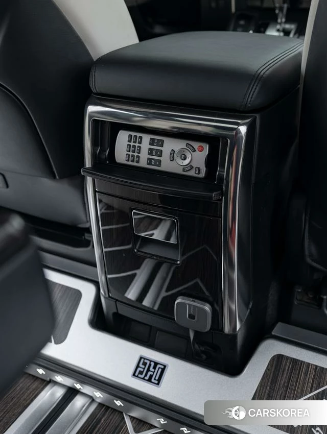 Lexus LM id 4336392 из Китая 17