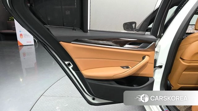 BMW 5 Series (G30) id 4409351 из Кореи 17