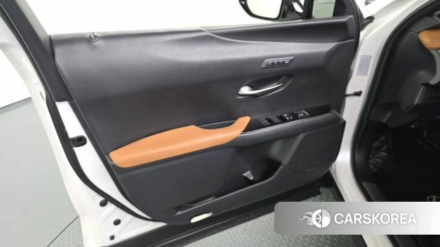 Lexus UX250h id 4351065 из Кореи 17