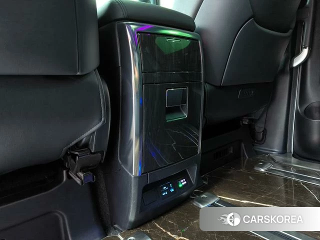 Lexus LM id 4291449 из Китая 17
