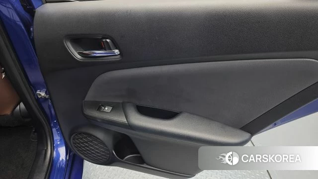 Toyota Prius 4th Generation id 4626402 из Кореи 17