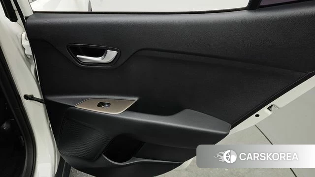Kia Stonic id 4525814 из Кореи 17