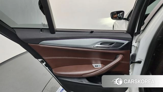 BMW 5 Series (G30) id 4765502 из Кореи 17