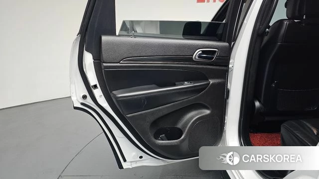 Jeep Grand Cherokee id 4344979 из Кореи 17