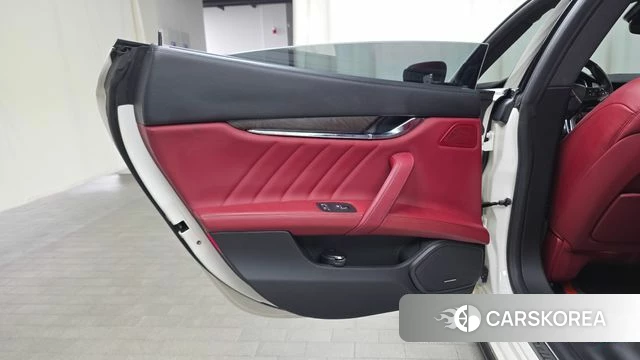 Maserati Quattroporte id 4620175 из Кореи 17