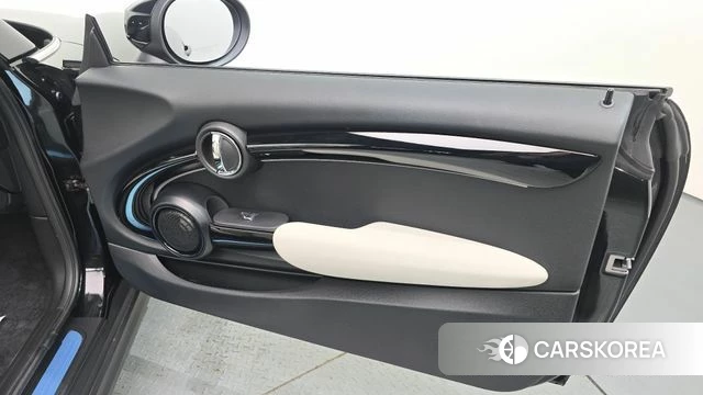 Mini Cooper S Convertible id 4395289 из Кореи 17