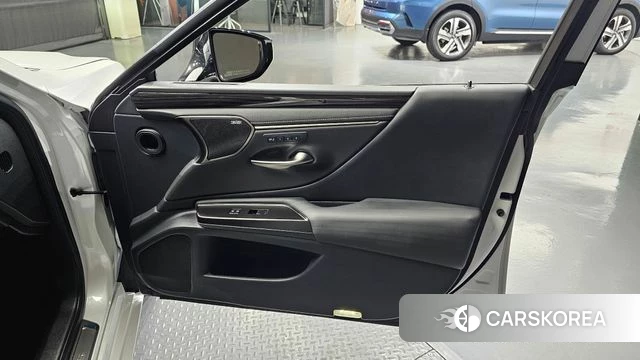 Lexus ES300h 7th generation id 4424604 из Кореи 17