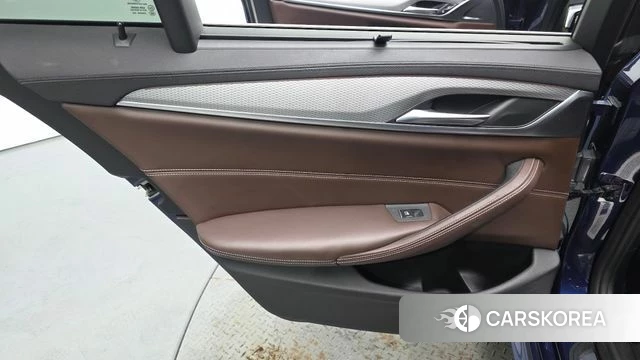 BMW 5 Series (G30) id 4465557 из Кореи 17