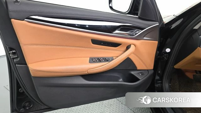 BMW 5 Series (G30) id 4502133 из Кореи 17