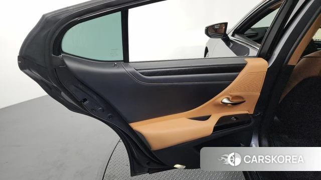 Lexus ES300h 7th generation id 4201485 из Кореи 17