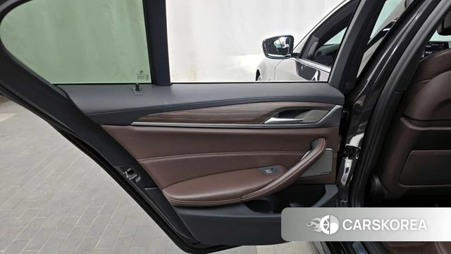 BMW 5 Series (G30) id 4284406 из Кореи 17