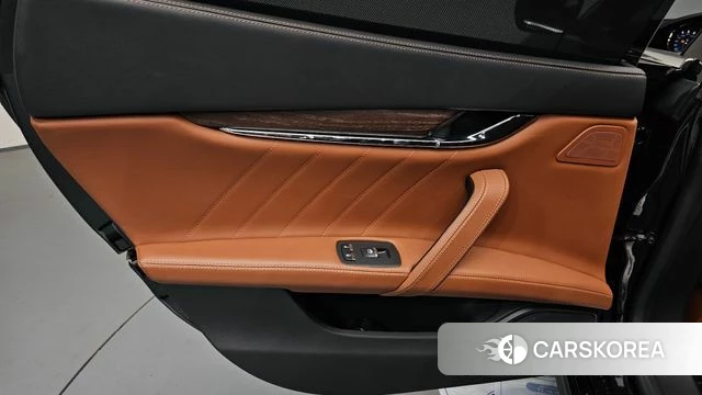 Maserati Quattroporte id 4698005 из Кореи 17
