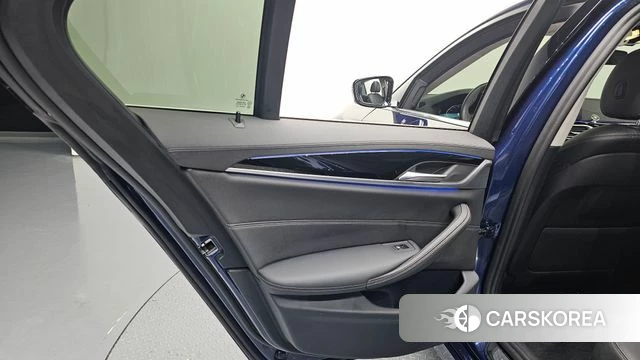 BMW 5 Series (G30) id 4530312 из Кореи 17