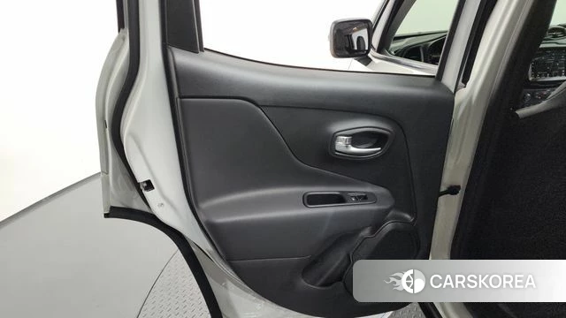 Jeep Renegade id 4428229 из Кореи 17