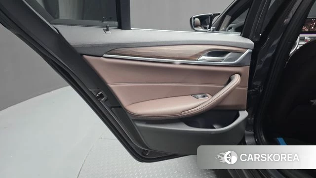 BMW 5 Series (G30) id 4245083 из Кореи 17